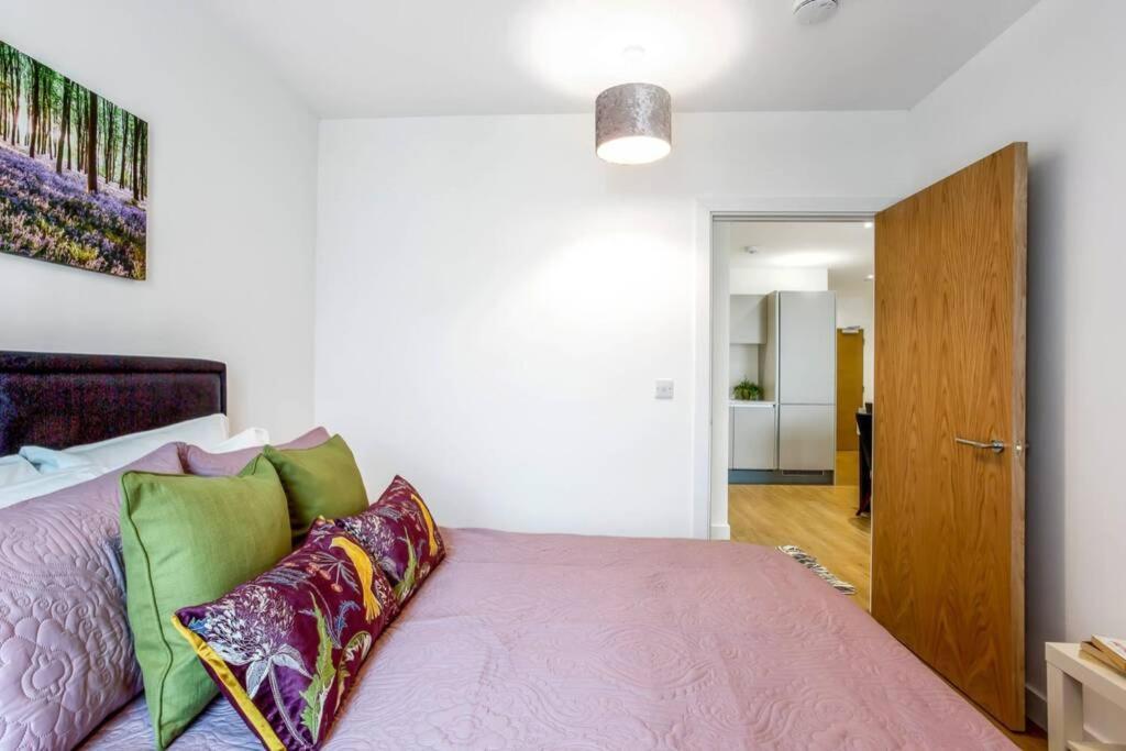 Ferienwohnung Stunning 2 Bed/2 Bath In Town Centre & Parking! Bracknell Exterior foto