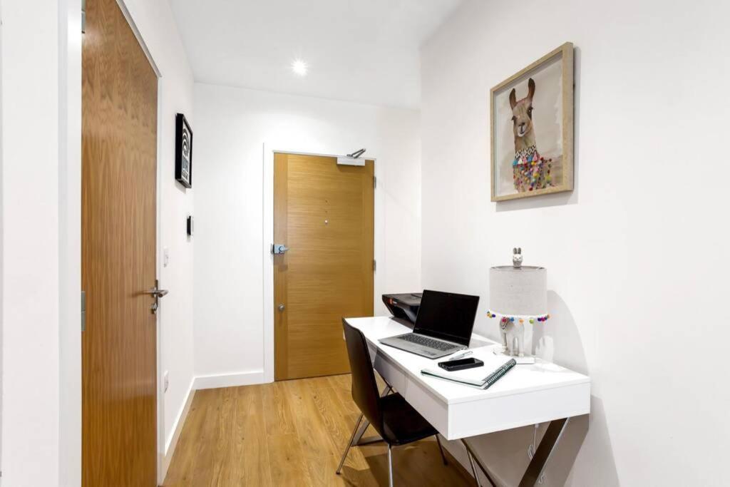 Ferienwohnung Stunning 2 Bed/2 Bath In Town Centre & Parking! Bracknell Exterior foto